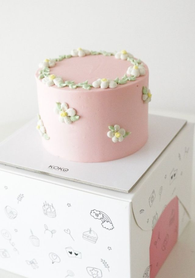 Pink Daisy Cake